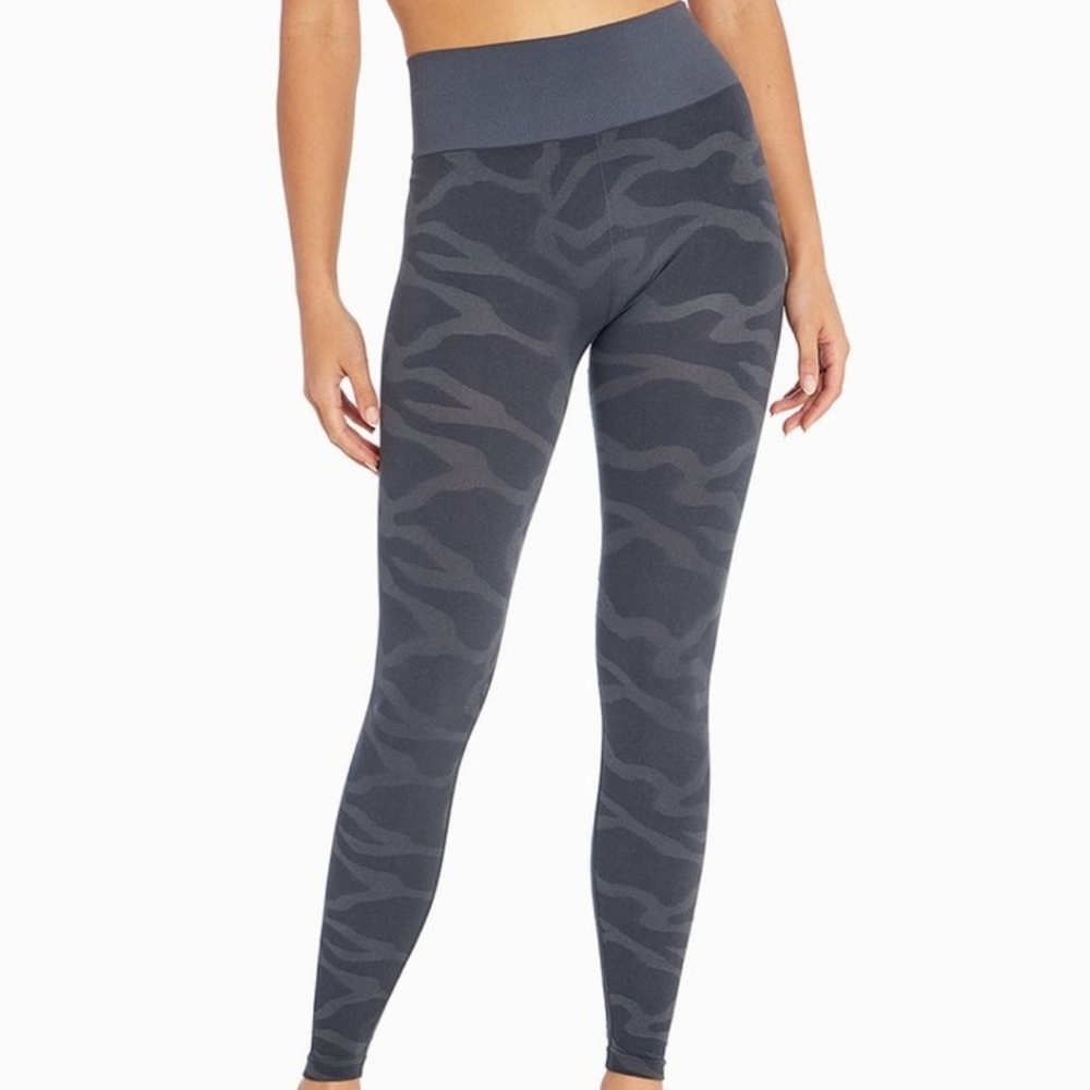 Marika 25" charcoal leggings size M bnwt